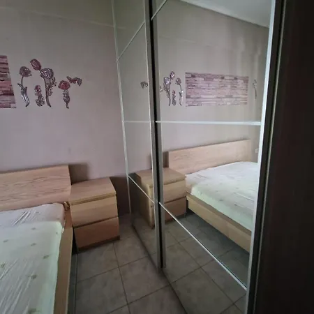 Apartmán Perea Luxury Aprt With Balcony And Free Save Parking With Remote Control *