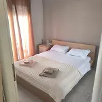 Perea Luxury Aprt With Balcony And Free Save Parking With Remote Control Apartment