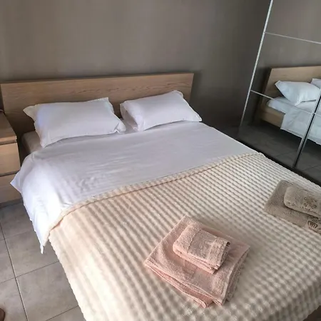 Perea Luxury Aprt With Balcony And Free Save Parking With Remote Control * Peraía