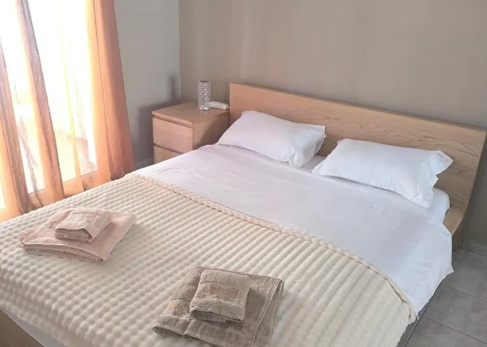 Perea Luxury Aprt With Balcony And Free Save Parking With Remote Control Апартаменты Переа