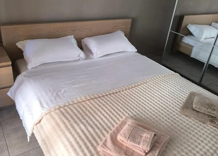 Perea Luxury Aprt With Balcony And Free Save Parking With Remote Control * Переа