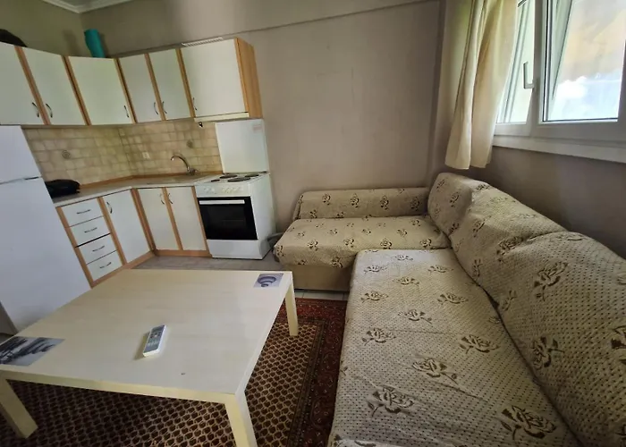 Апартаменты Perea Luxury Aprt With Balcony And Free Save Parking With Remote Control Переа